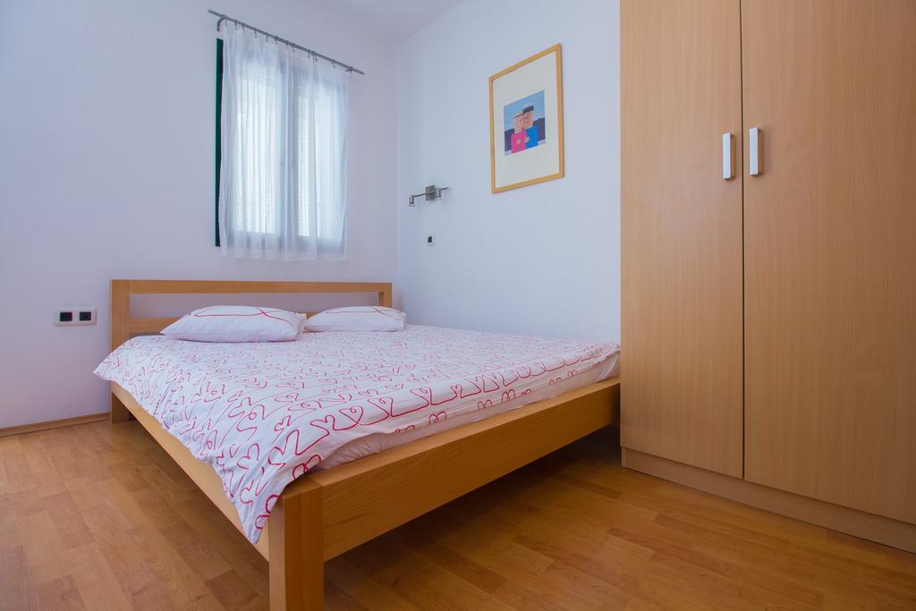 Apartments Petrinic Crnogaj Baska  Exterior photo
